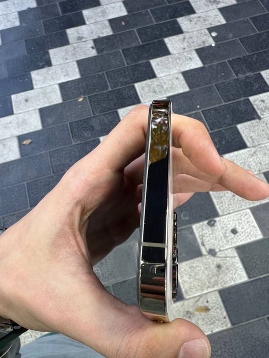 Iphone 12 pro max gold