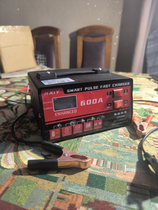 Продам новое автоматическое зарядное устройство для акума в упоковке з