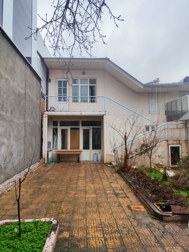 Ховли яккасарой туманида 2,4сотх.