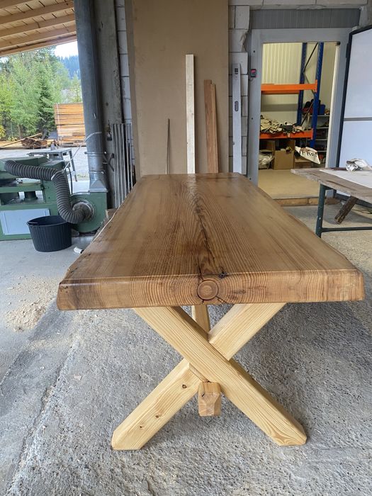 Masa din lemn masiv de brad