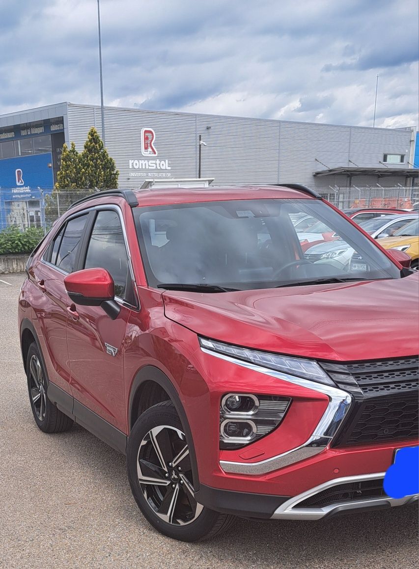 Vând Mitshubishi Eclipse Cross PHEV 2.4 4WD