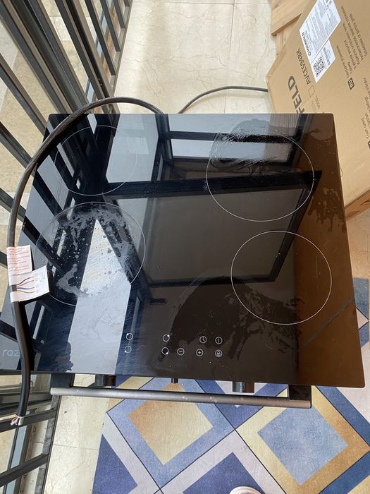 Электрическая плита с духовкой