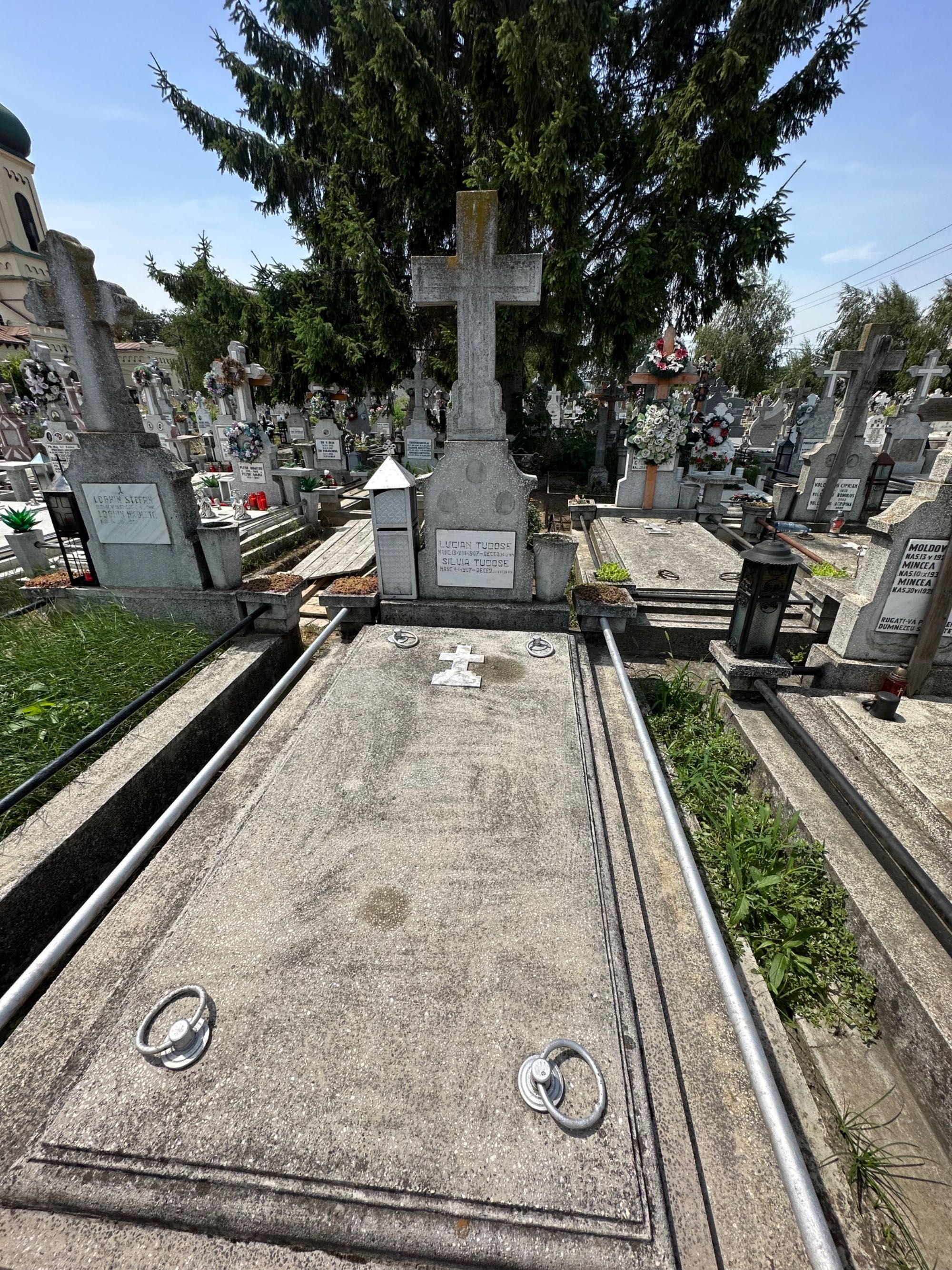 Vand loc de veci Cimitirul Eternitatea din Roman