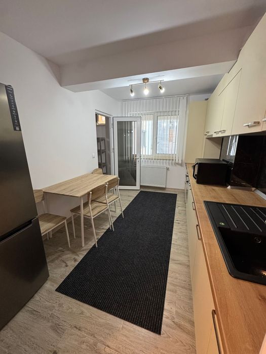 Apartament 3 camere de închiriat