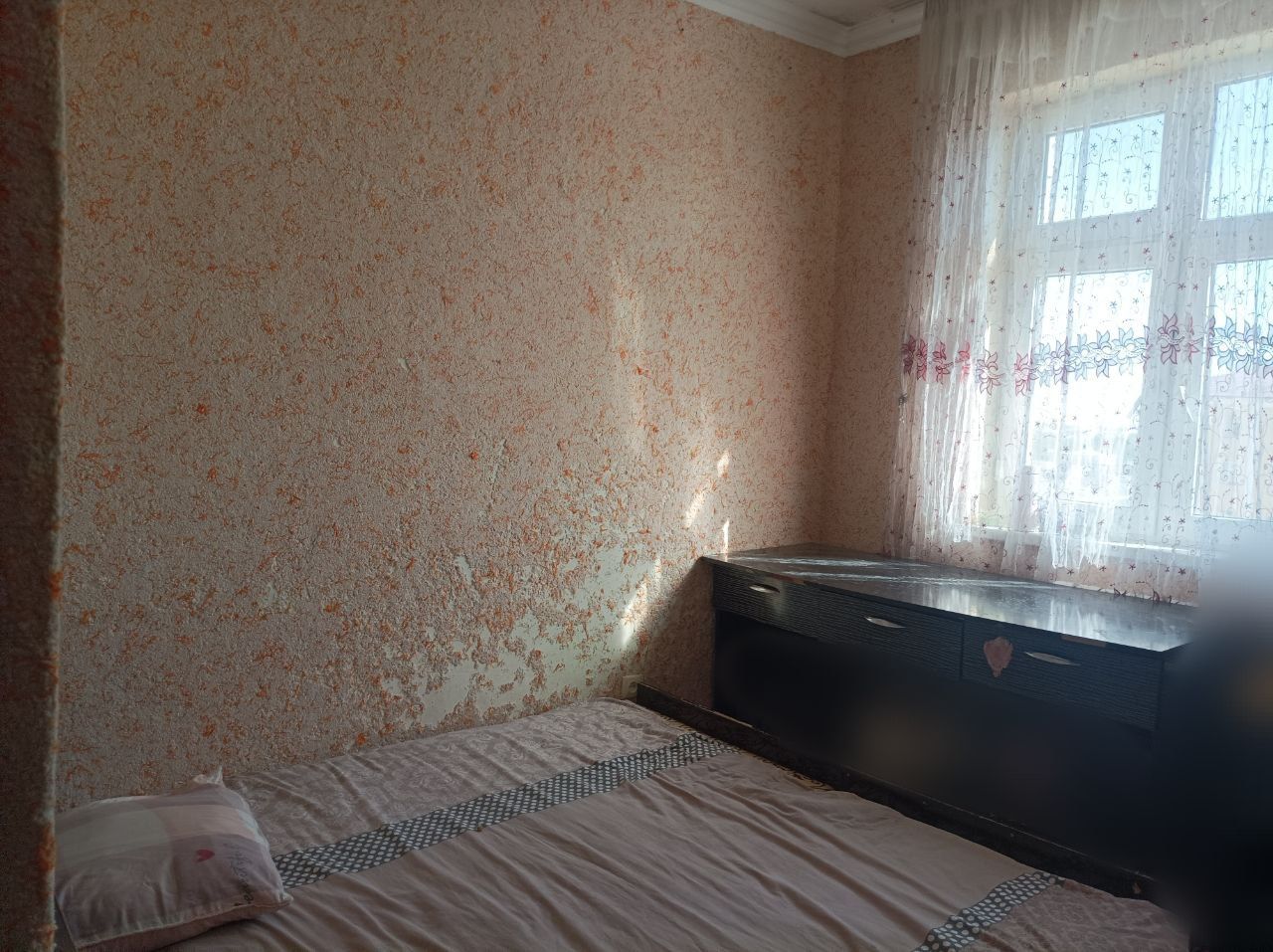3 xonali uyni 2 ta xonasi ijaraga beriladi