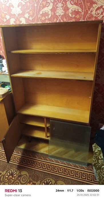 Книжный шкаф даром