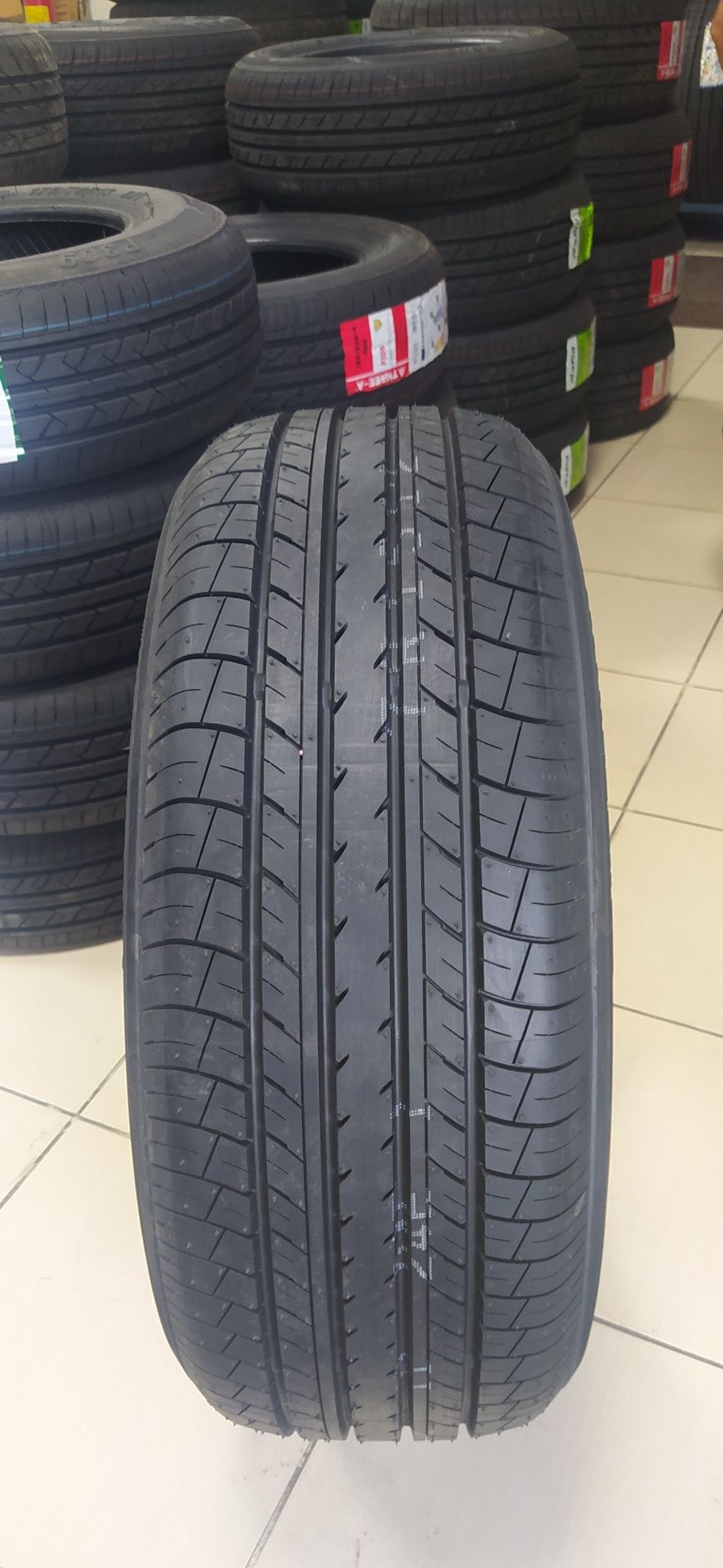 215/55R17. Yokohama. E70