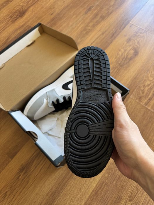 Nike Air Jordan 1 Low Smoke Grey дамски кецове обувки маратонки