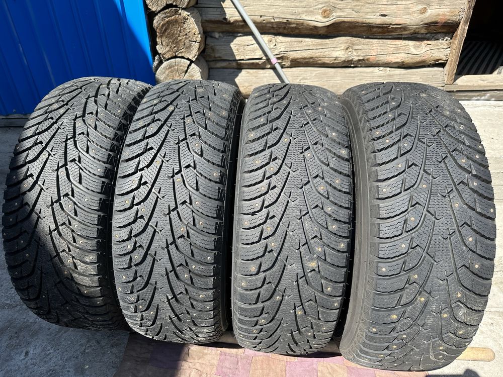 Продам комплект зимних шин 265/70 R16