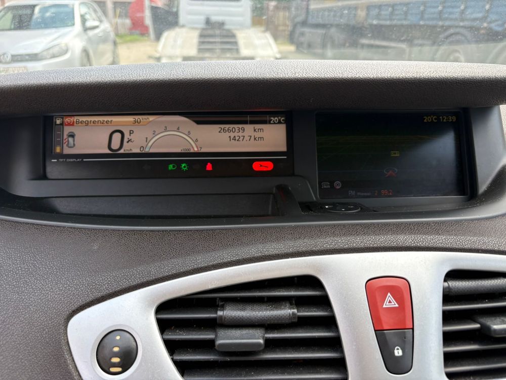 Dezmembrez Renault Scenic 2.0 Benzina Automat
