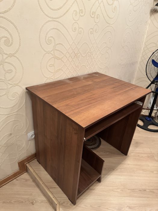 Продам компьютерный стол