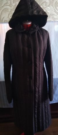 Стеганное пальто с капюшоном 48 размер