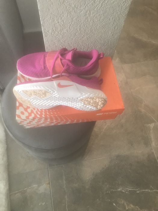 Adidasi nike noi,marimea 39