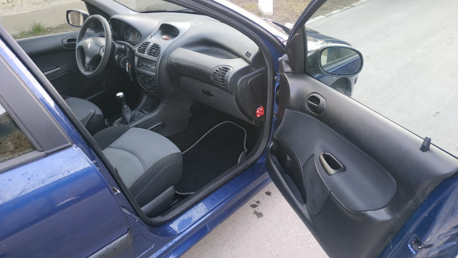 PEUGEOT 206 SW 1,4 бензин