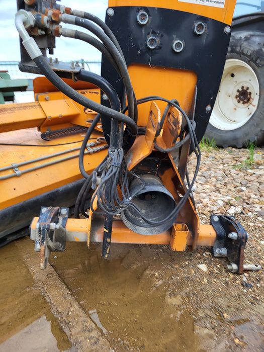 Perie de asfalt / măturător stradal