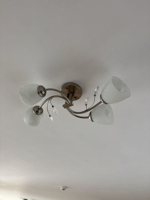 Полилей с 4 чашки и LED крушки - почти нови (5 брой)