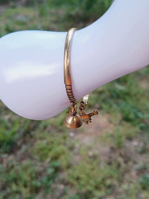 Bratara semi-fixa veche din bronz, Kalevala Koru