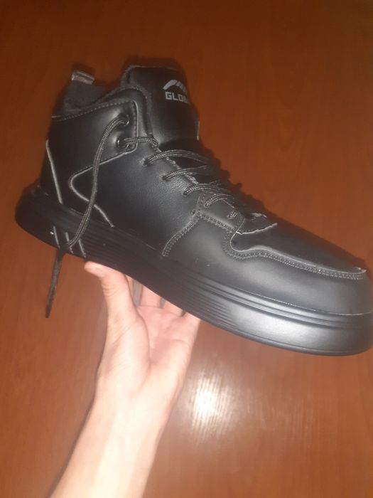 КРАСОВКИ GLOBAL НОВЫЕ,40 размер,очень стильно, модно,и тепло!