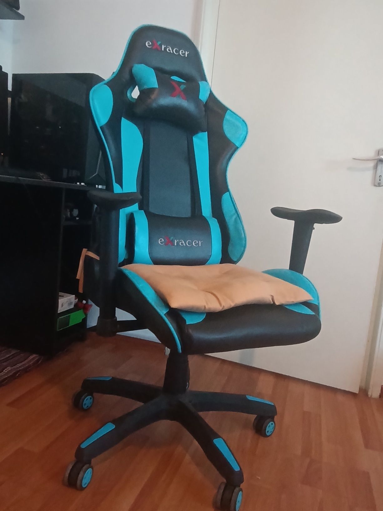 Vând scaun de gaming eXracer