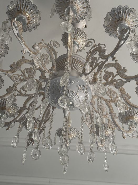 Продам люстру в идеальном состоянии