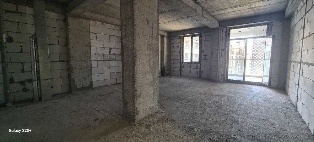 продам квартиру 
ЖК IMPERIAL 2/12/14   (58м2) коробка с кадастром