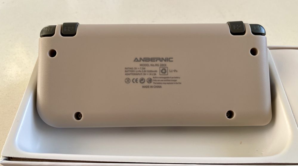 Портативна ретро конзола Anbernic RG28XX