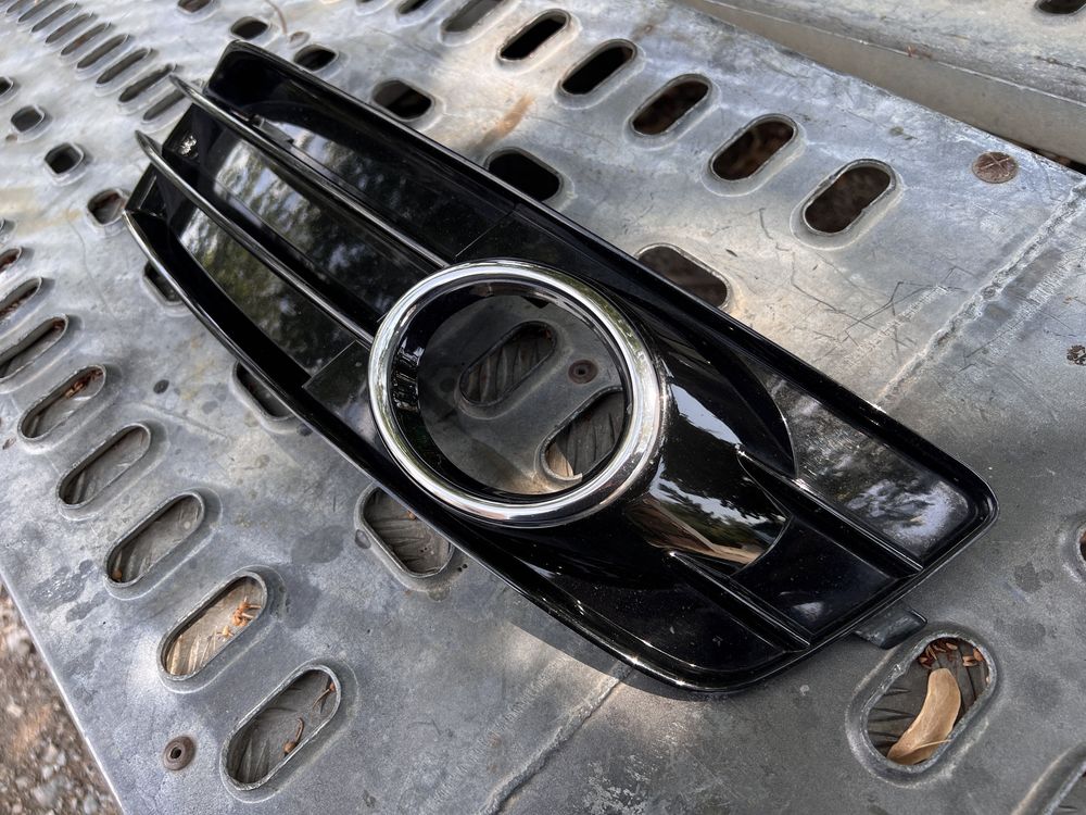 Audi A3 8P Facelift S-Line решетка за халоген предна дясна.