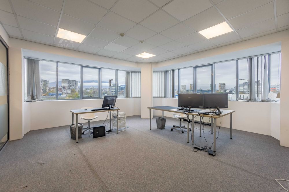 Дава под наем просторен офис в ж. к. Хаджи Димитър