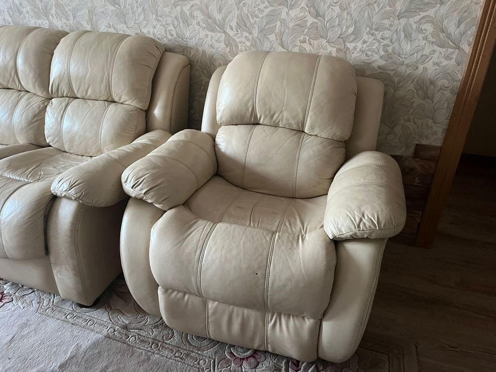 Продам комплект диванов