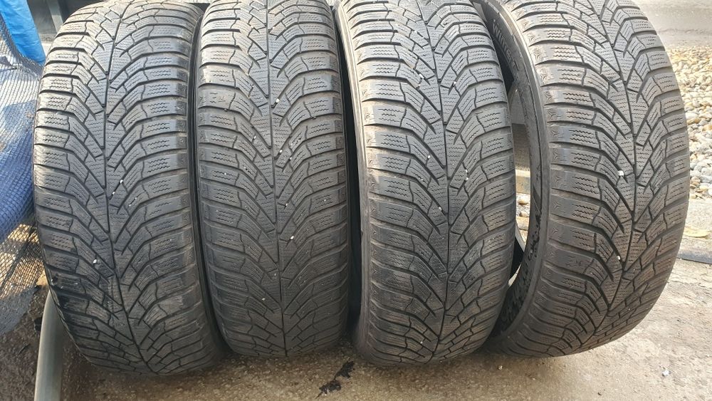 Vând set de 4 anvelope de iarnă Kumho WinterCraft WP52,