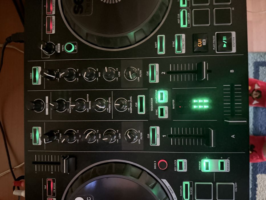 Consola Roland DJ202 și Amplificator Auna AV2-CD508