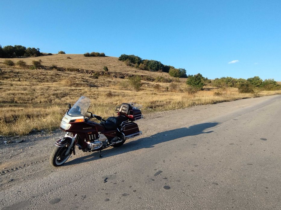 Продавам си мотора Honda Gold wing GL1200