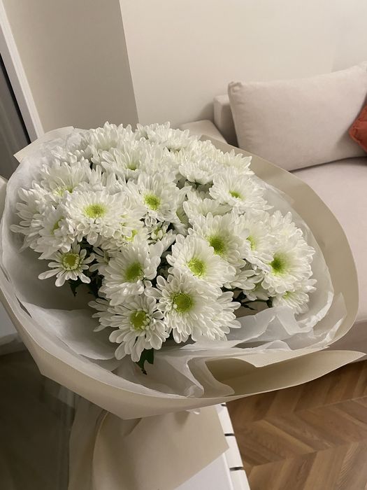Цветы  сегодня подарили утром,свежний,продам срочно !