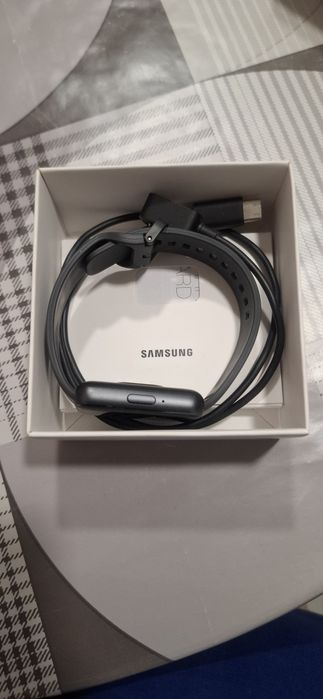 Смарт часовник "SAMSUNG Galaxy Fit 3"