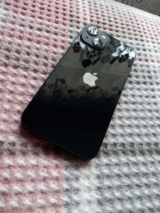 Vand iphone 13, fara nici un defect este aproape nou