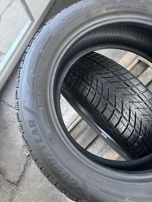 2x Anvelope iarna 195/55 R16 GoodYear Ultra Grip Performance 3