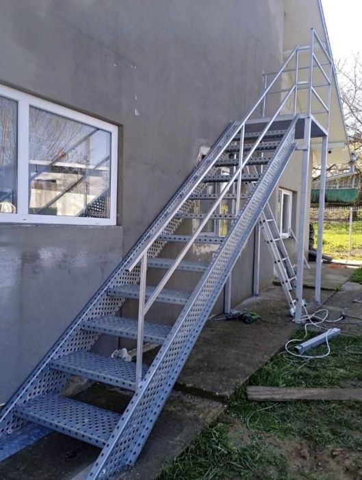 Scari metalice galvanizate