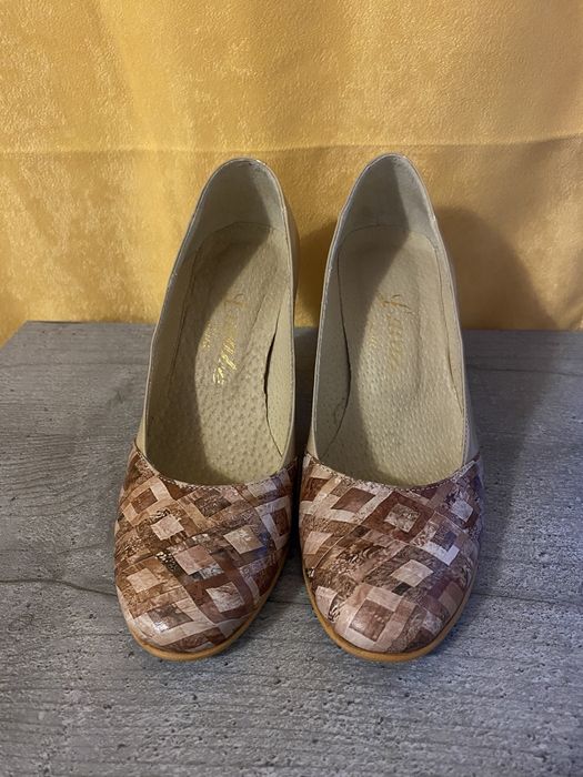 Vand pantofi Luvabe cu toc gros numarul 34