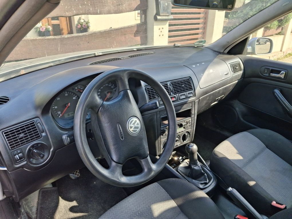 Volkswagen Golf gri