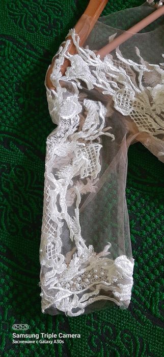 Дамска рокля с дантела