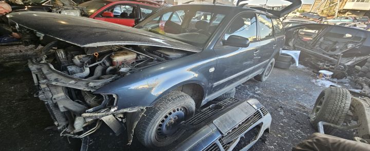 Trager / Calandru Volkswagen VW Passat B5