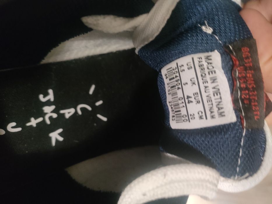 Adidași Travis scot