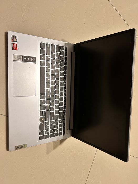 Laptop lenovo ,mai multe detalii in descriere