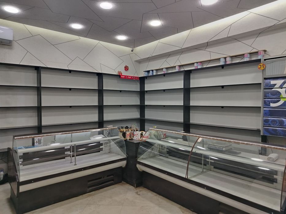 Vitrina polka va vitrina xolodilnikla sotiladi