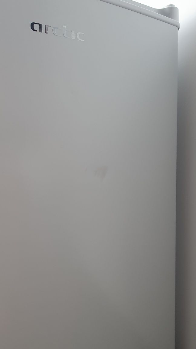 Frigider Arctic cu o ușă, înăltțme 84 cm, lățime 47 cm, adâncime 50 cm