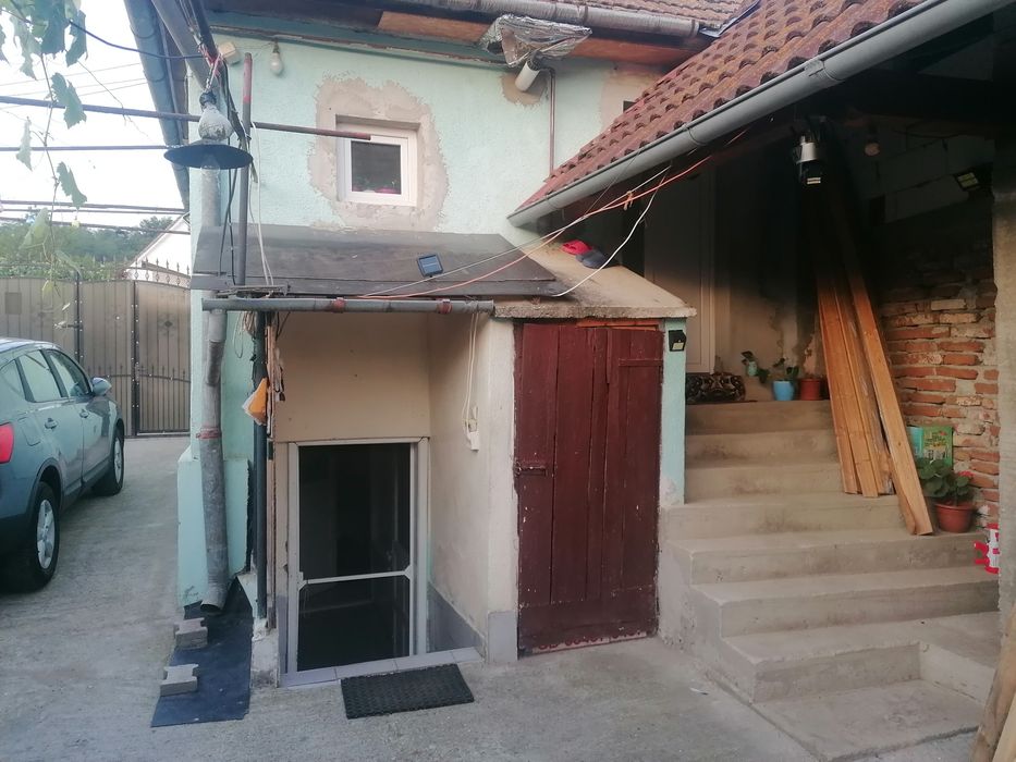 Casa de vânzare 500m toate utilitățile.