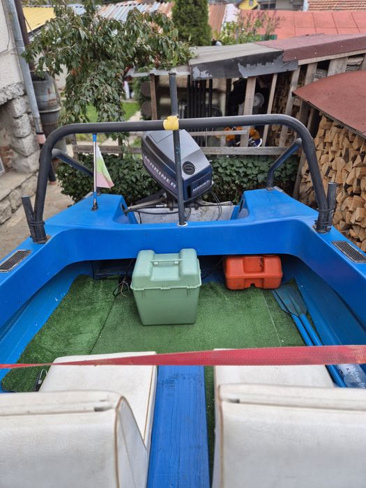 Продавам лодка с колесар ,не е регестрирана ,мотор 50 к маринер