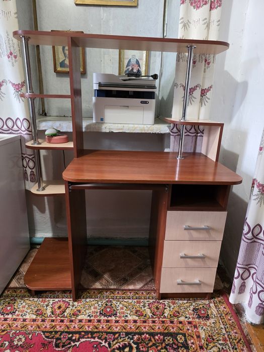 Продам компьютерный стол