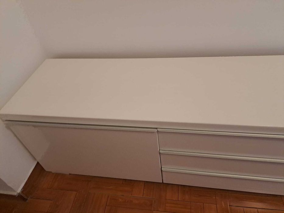Vând mobilă IKEA folosită, însă bine întreținută