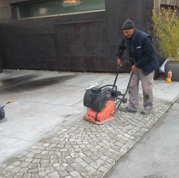 Демонтаж и монтаж тротоарни плочки бордюри павета